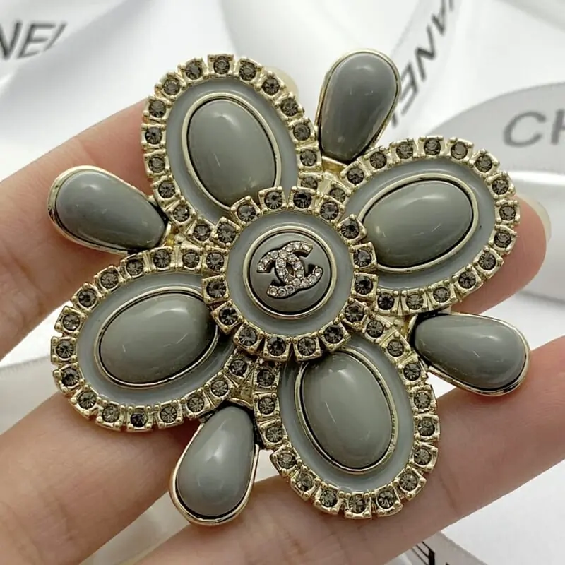 chanel brooches pour femme s_12530633